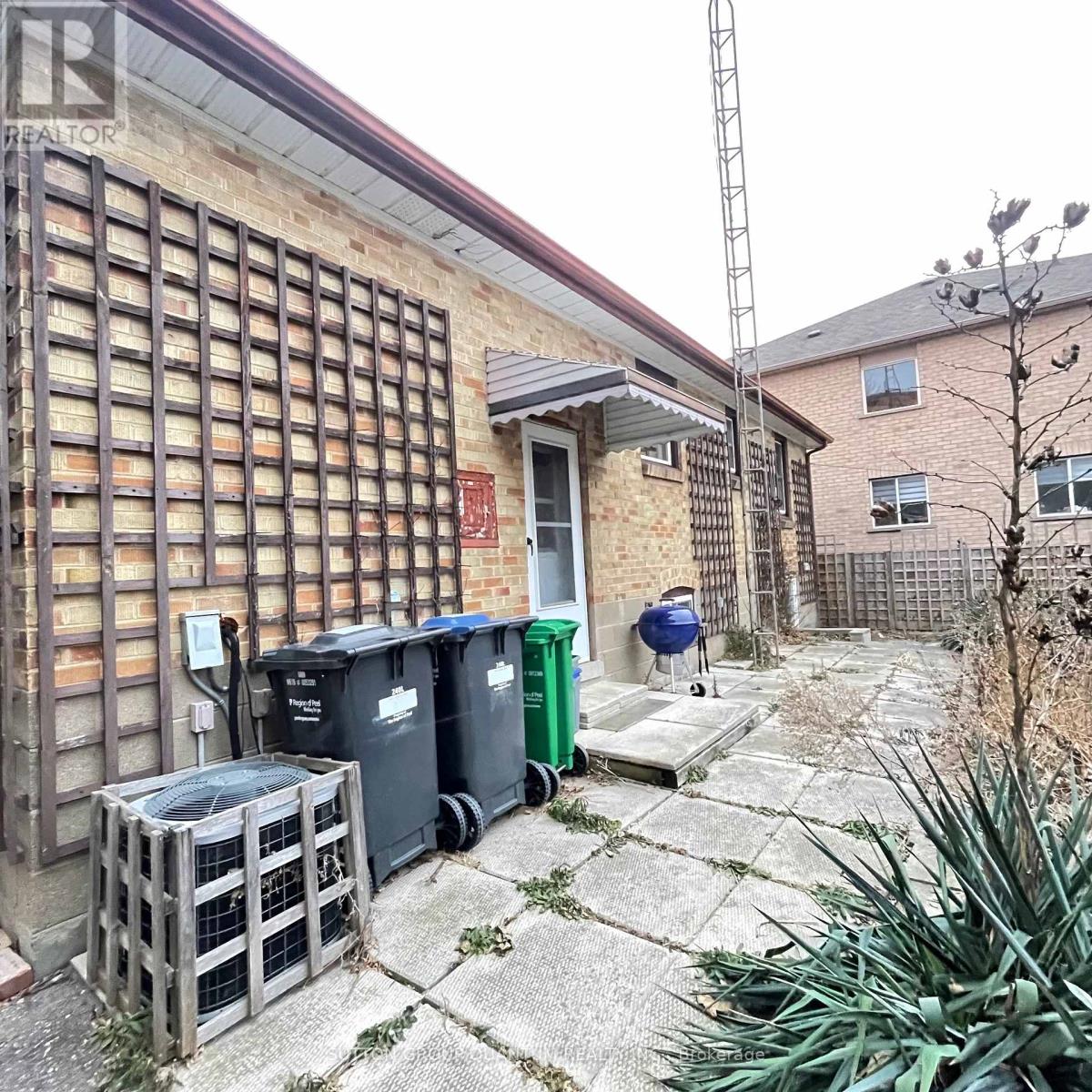 46 Woodlawn Avenue, Mississauga, Ontario  L5G 3K6 - Photo 28 - W12784522