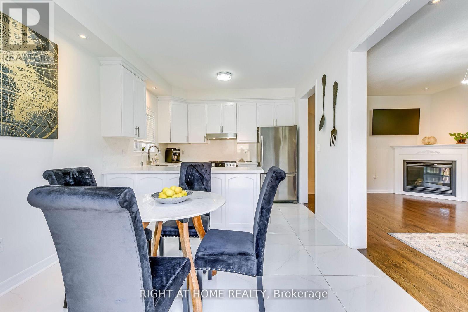 3228 Cabano Crescent, Mississauga, Ontario  L5M 0B9 - Photo 11 - W12784538