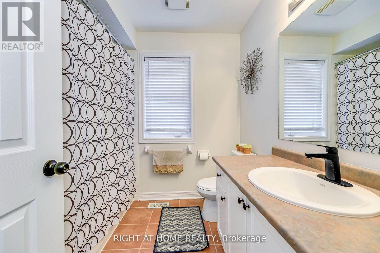 3228 Cabano Crescent, Mississauga, Ontario  L5M 0B9 - Photo 25 - W12784538