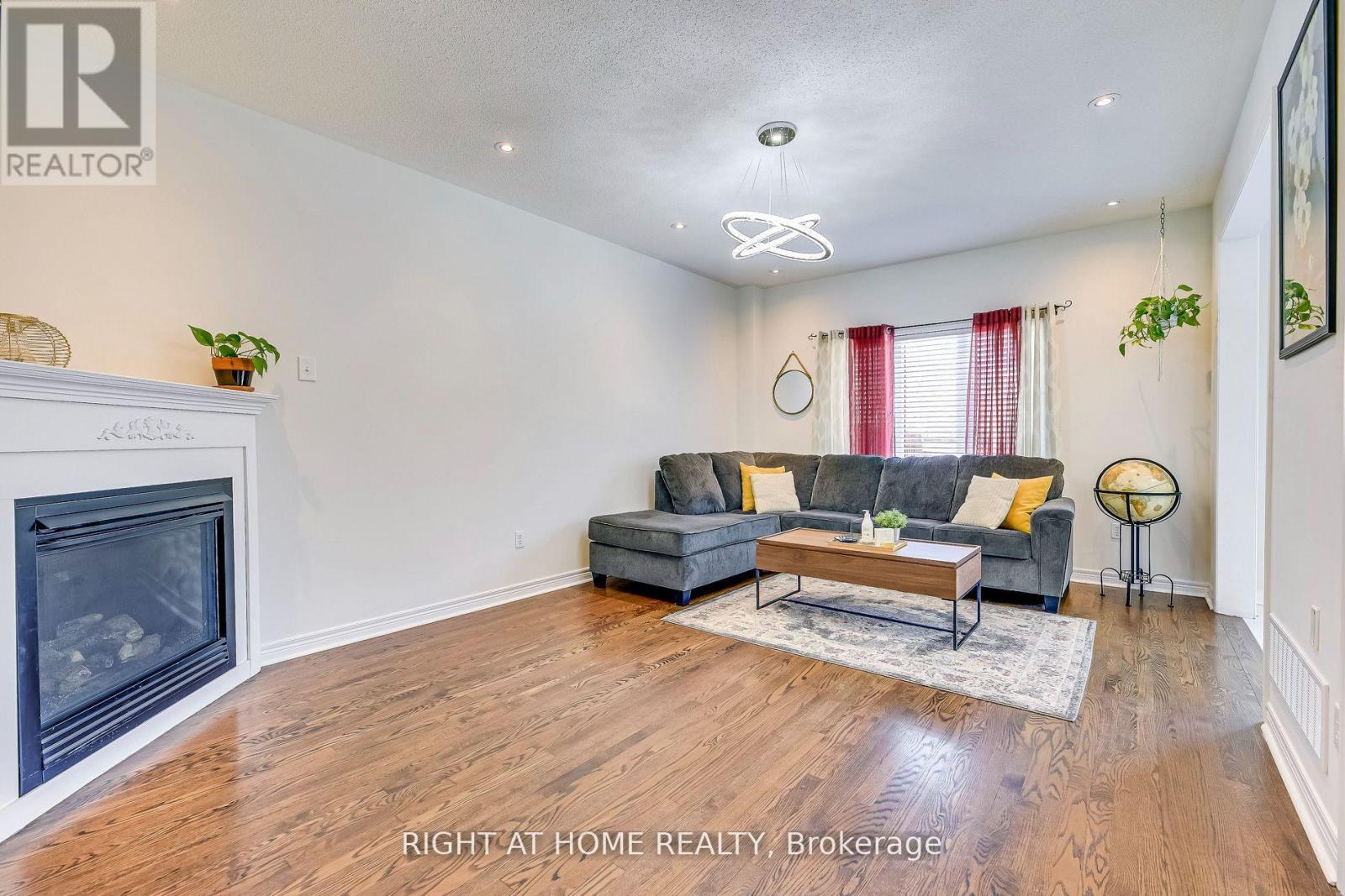 3228 Cabano Crescent, Mississauga, Ontario  L5M 0B9 - Photo 6 - W12784538