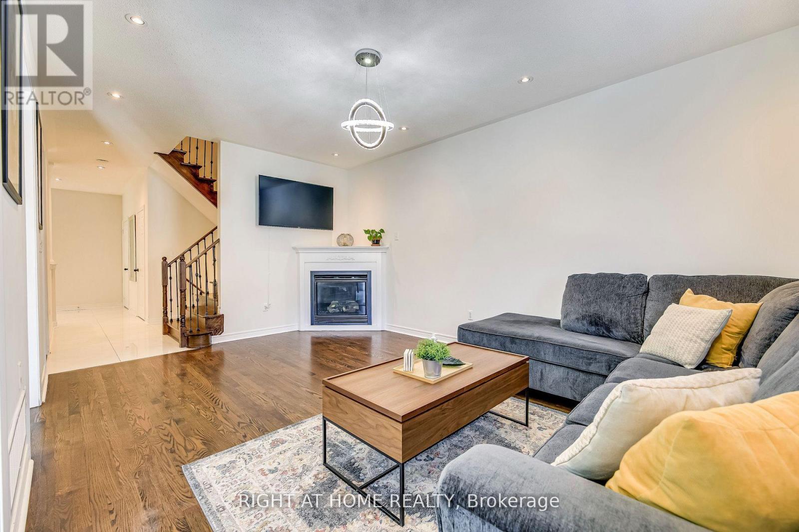 3228 Cabano Crescent, Mississauga, Ontario  L5M 0B9 - Photo 8 - W12784538