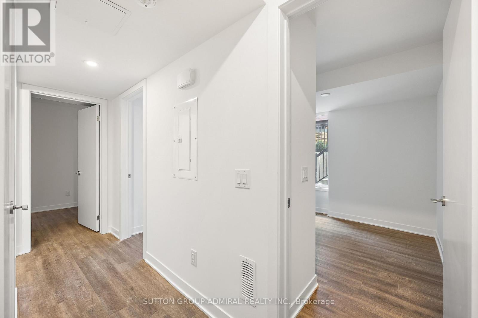 Th5 - 10 Ed Clark Gardens Boulevard, Toronto, Ontario  M6N 1J5 - Photo 11 - W12784570