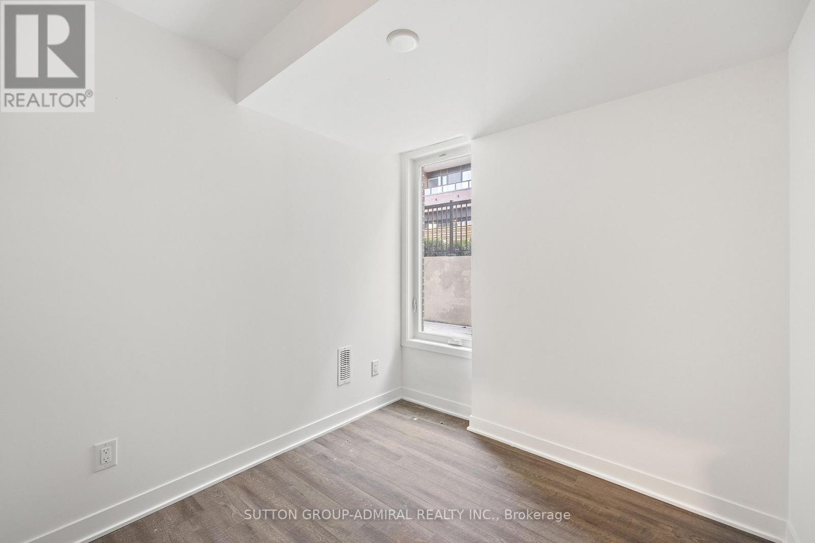 Th5 - 10 Ed Clark Gardens Boulevard, Toronto, Ontario  M6N 1J5 - Photo 12 - W12784570