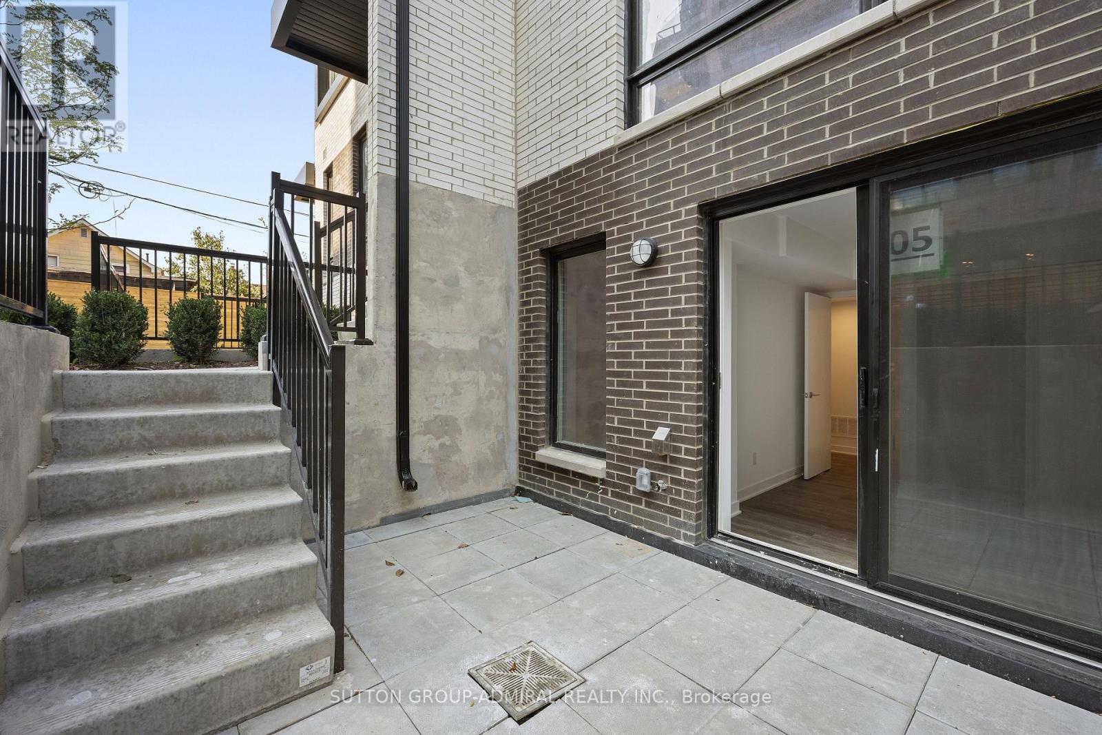 Th5 - 10 Ed Clark Gardens Boulevard, Toronto, Ontario  M6N 1J5 - Photo 18 - W12784570