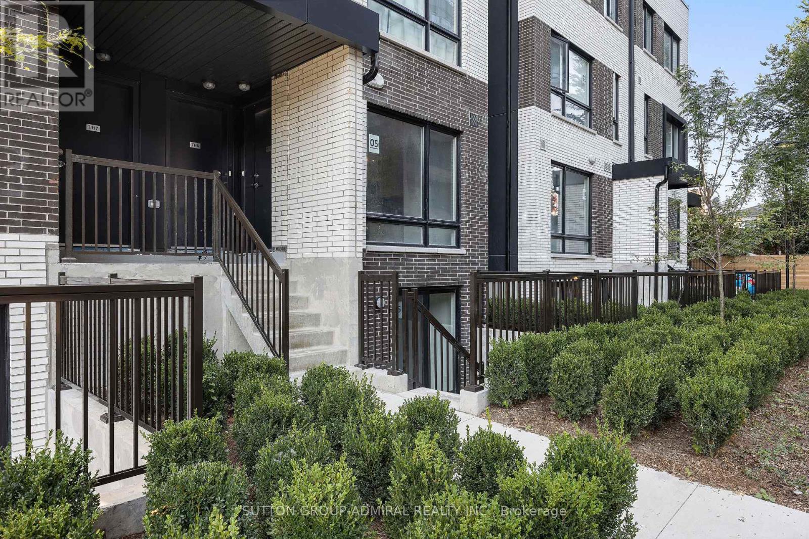 Th5 - 10 Ed Clark Gardens Boulevard, Toronto, Ontario  M6N 1J5 - Photo 27 - W12784570