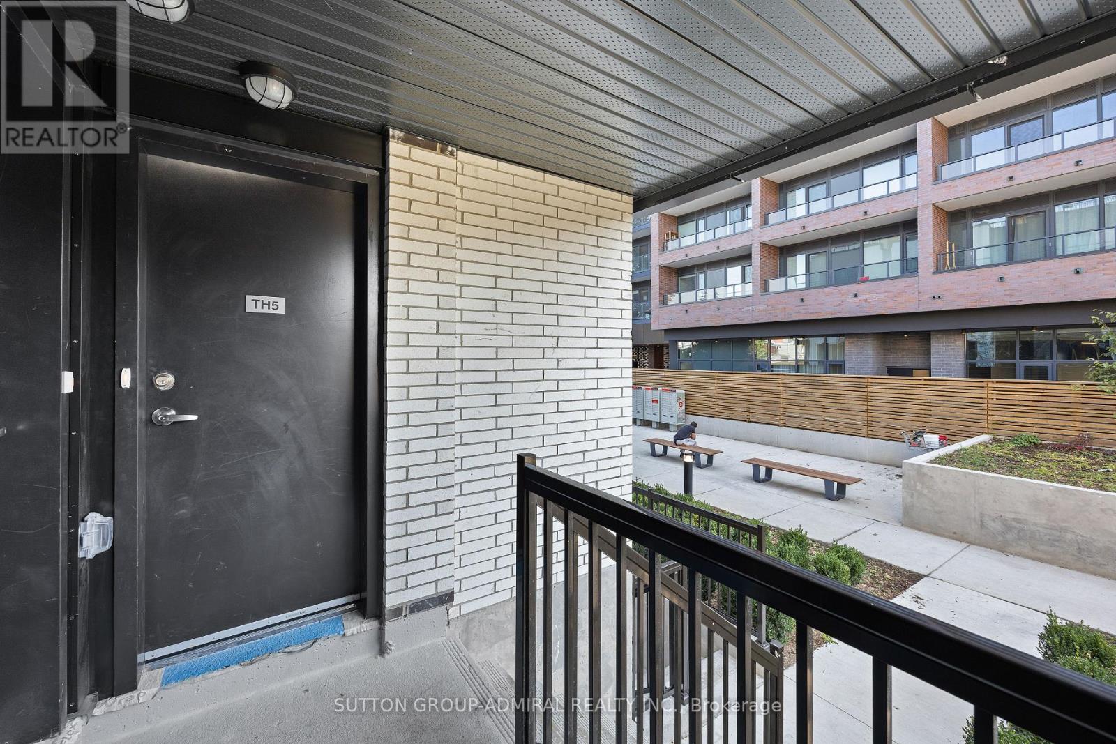 Th5 - 10 Ed Clark Gardens Boulevard, Toronto, Ontario  M6N 1J5 - Photo 28 - W12784570