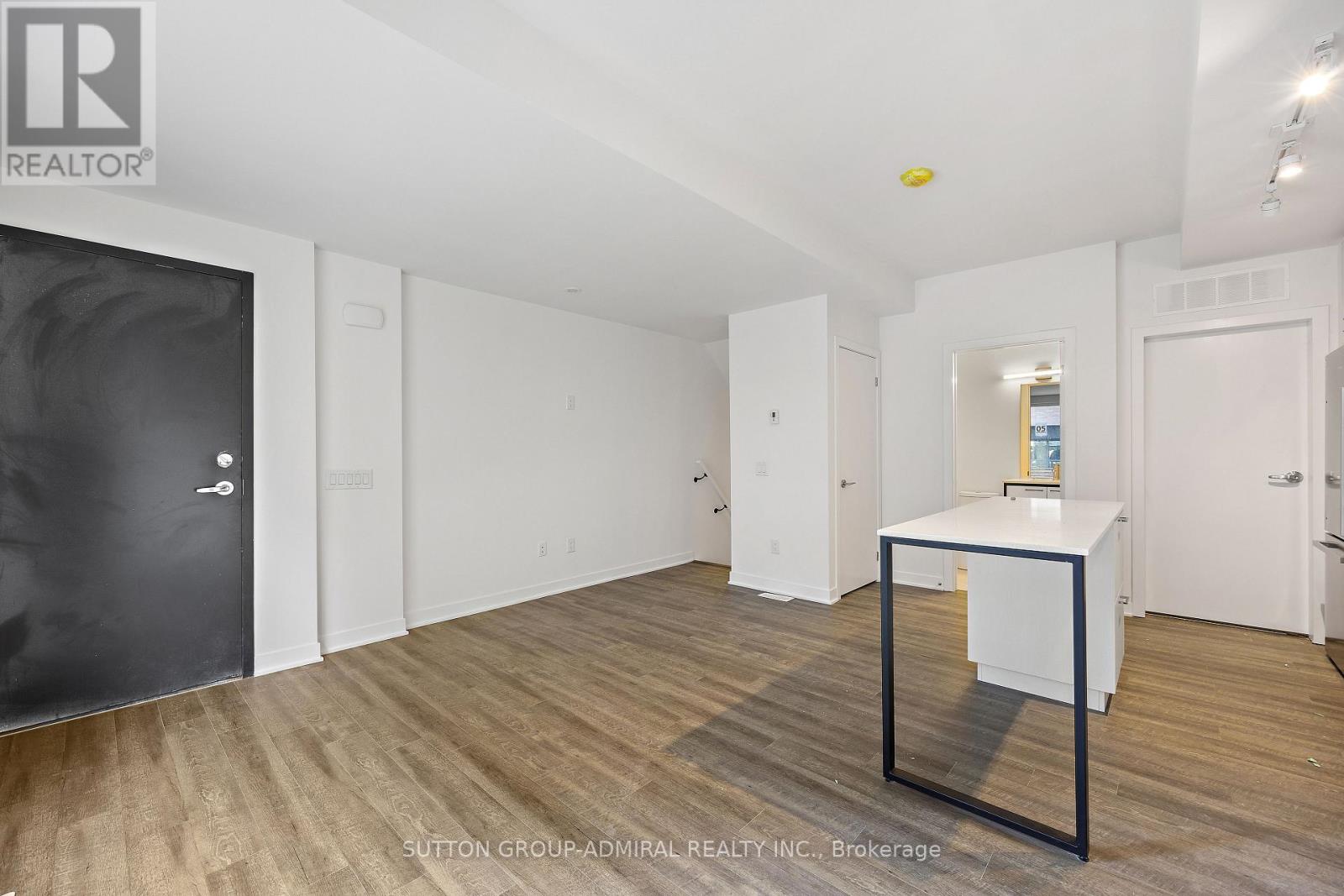 Th5 - 10 Ed Clark Gardens Boulevard, Toronto, Ontario  M6N 1J5 - Photo 3 - W12784570