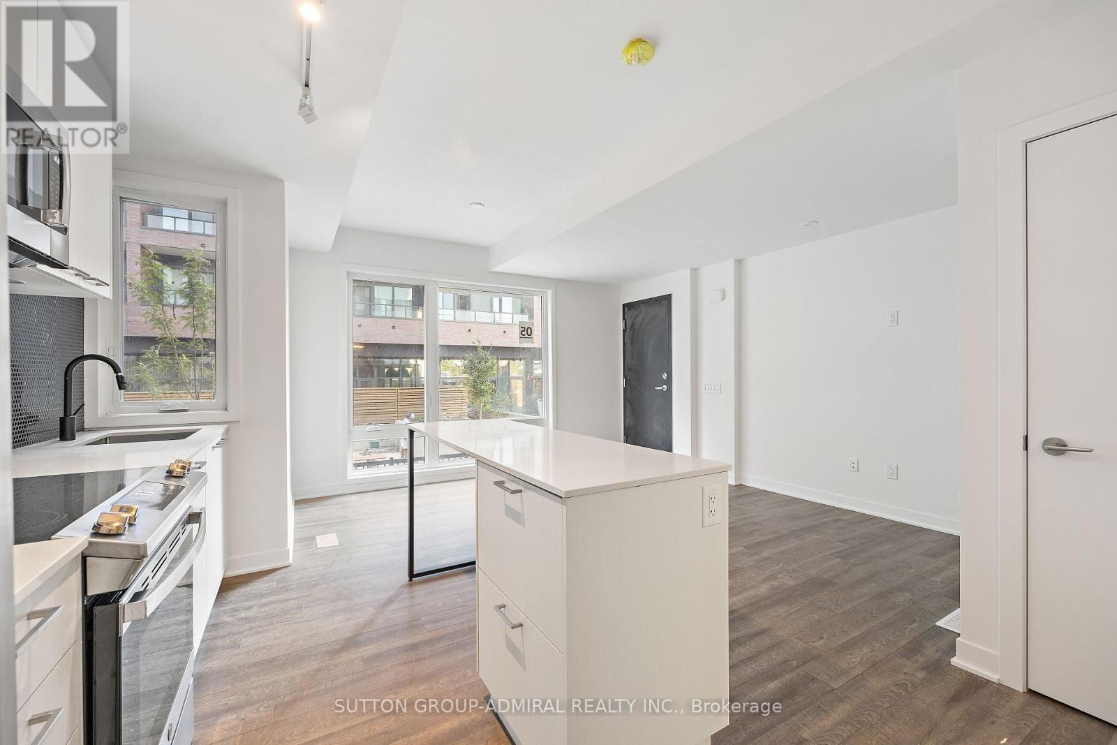 Th5 - 10 Ed Clark Gardens Boulevard, Toronto, Ontario  M6N 1J5 - Photo 6 - W12784570