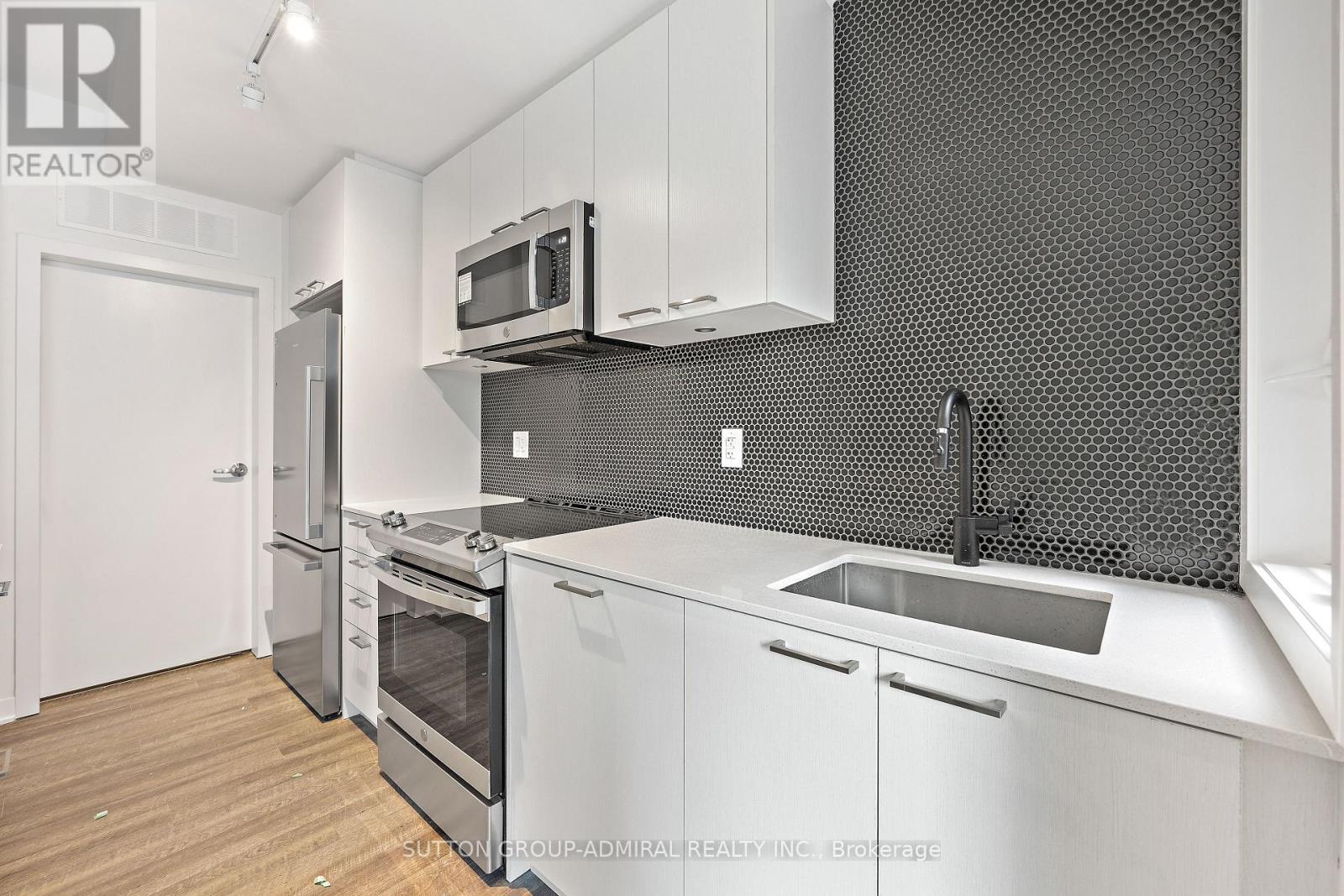 Th5 - 10 Ed Clark Gardens Boulevard, Toronto, Ontario  M6N 1J5 - Photo 7 - W12784570