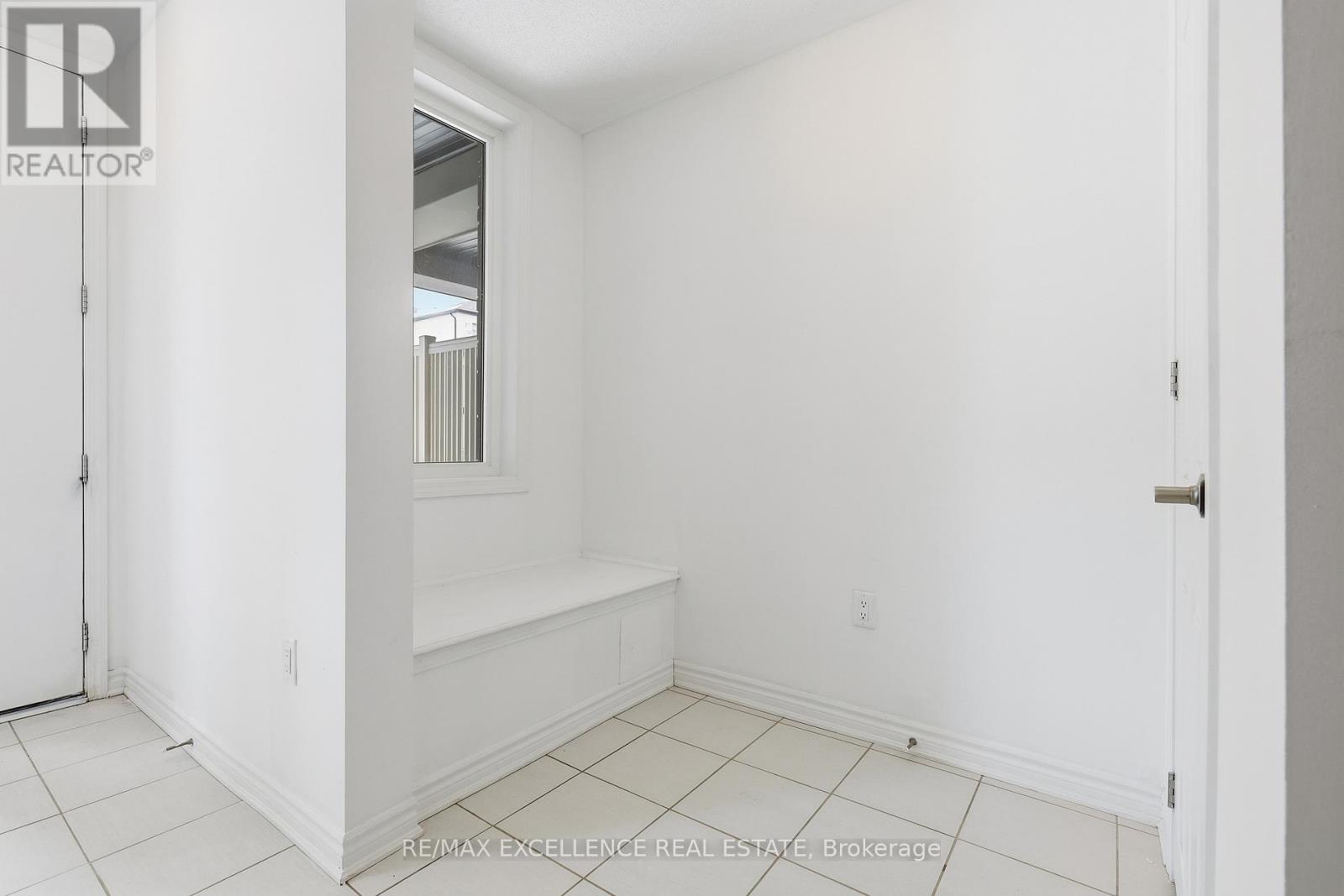 147 Keppel Circle, Brampton, Ontario  L7A 5K5 - Photo 4 - W12784624