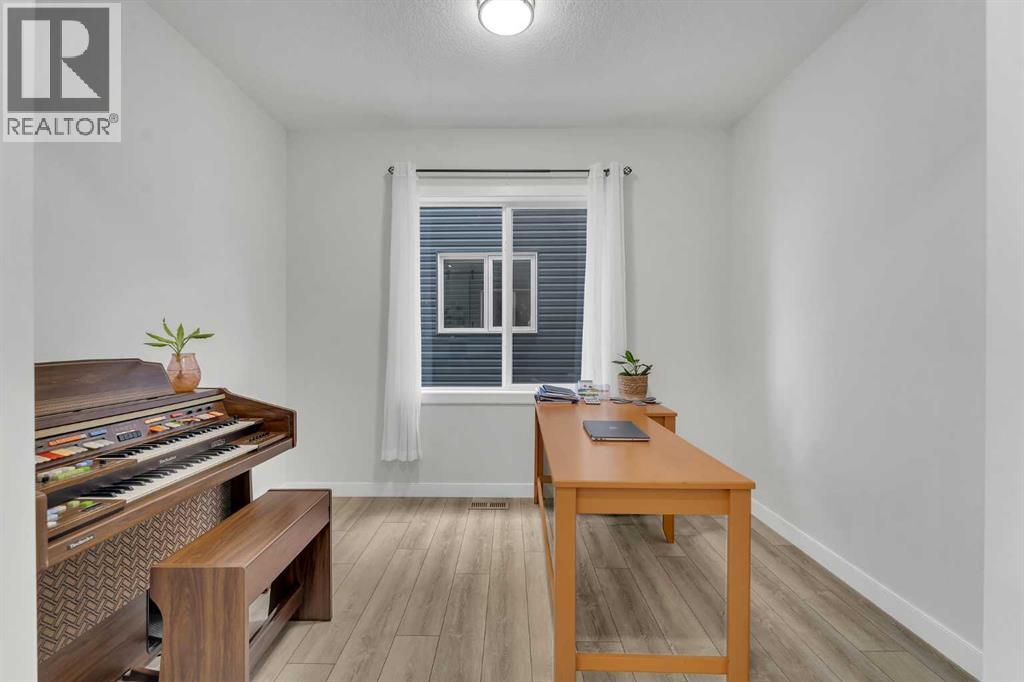 15 Midgrove Drive Sw, Airdrie, Alberta  T4B 5H1 - Photo 6 - A2283162