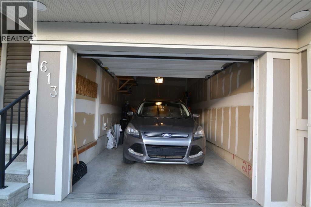 613 Hillcrest Road Sw, Airdrie, Alberta  T4B 4C8 - Photo 9 - A2284382