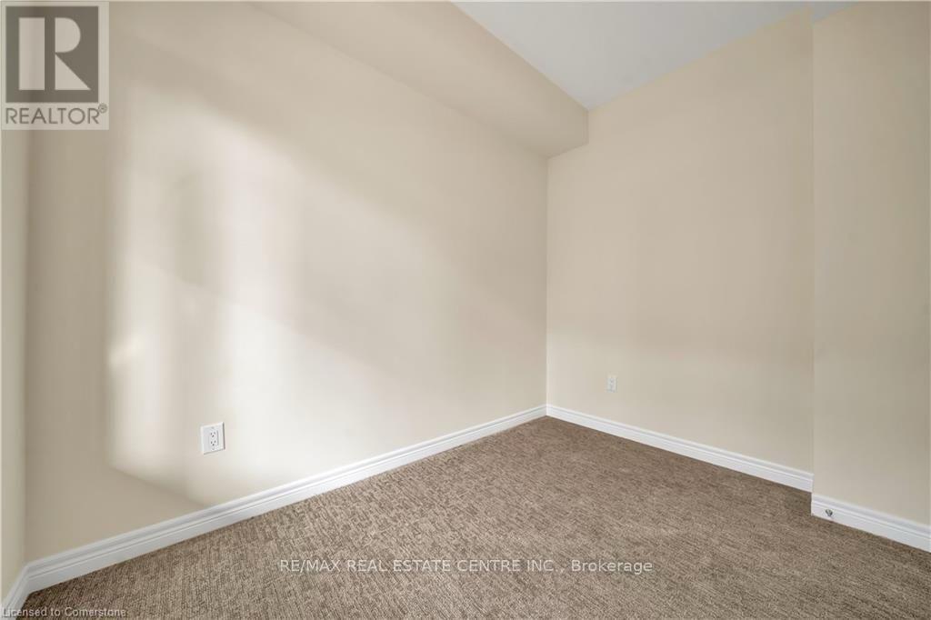 100 Hollywood Court, Waterloo, Ontario  N1R 0C5 - Photo 3 - X12784460