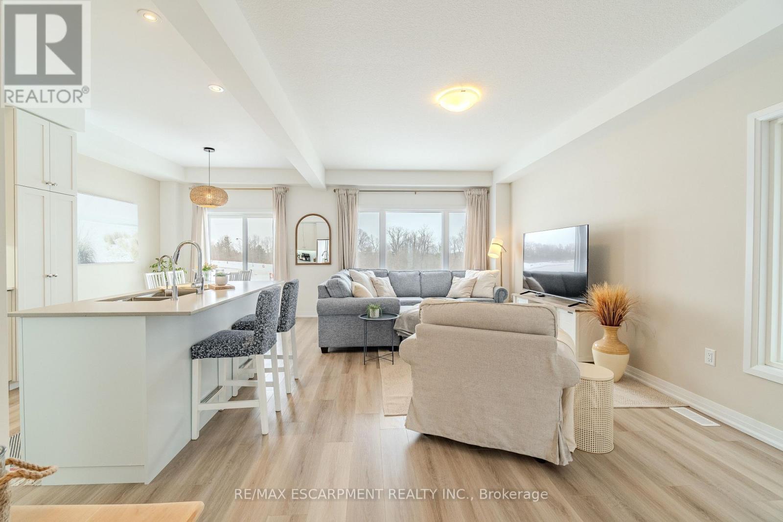 58 Gort Avenue, Brant, Ontario  N3L 0N9 - Photo 6 - X12784564