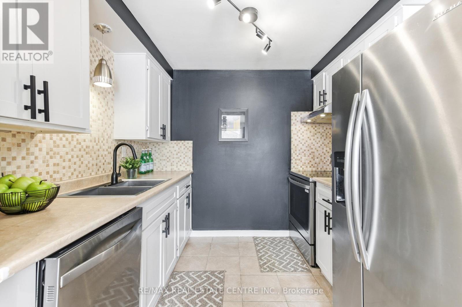 22 - 210 Glamis Road, Cambridge, Ontario  N1R 6L3 - Photo 8 - X12784598