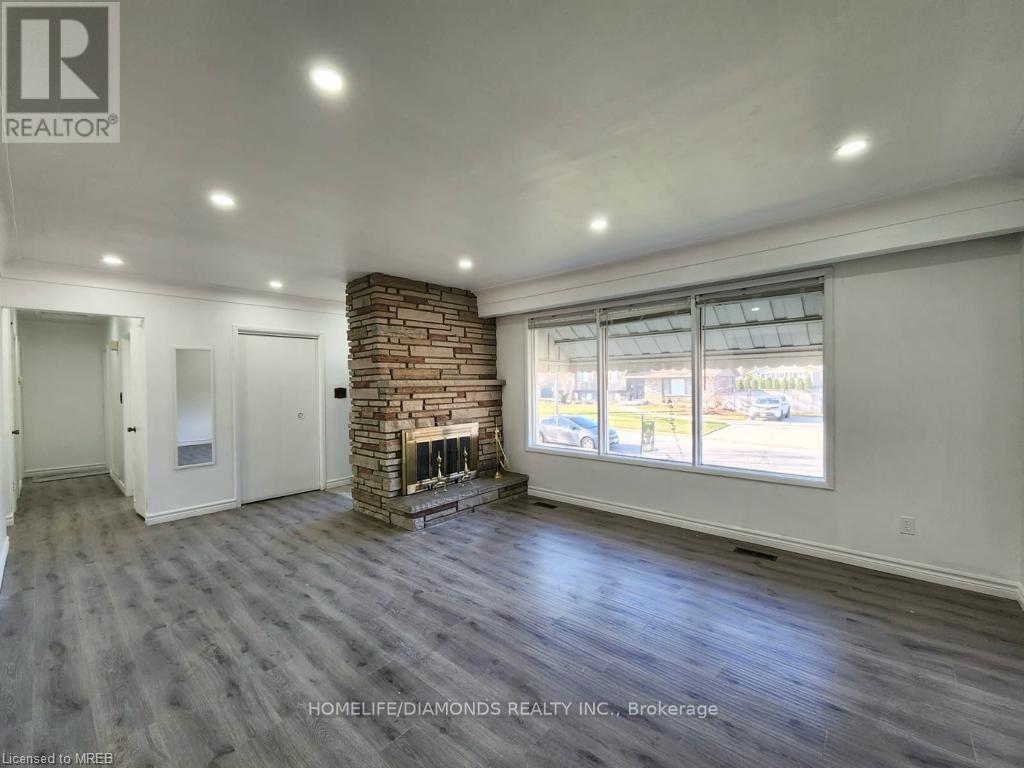 28 Marmac Drive, St. Catharines (Burleigh Hill), Ontario  L2T 2X3 - Photo 3 - X12784600