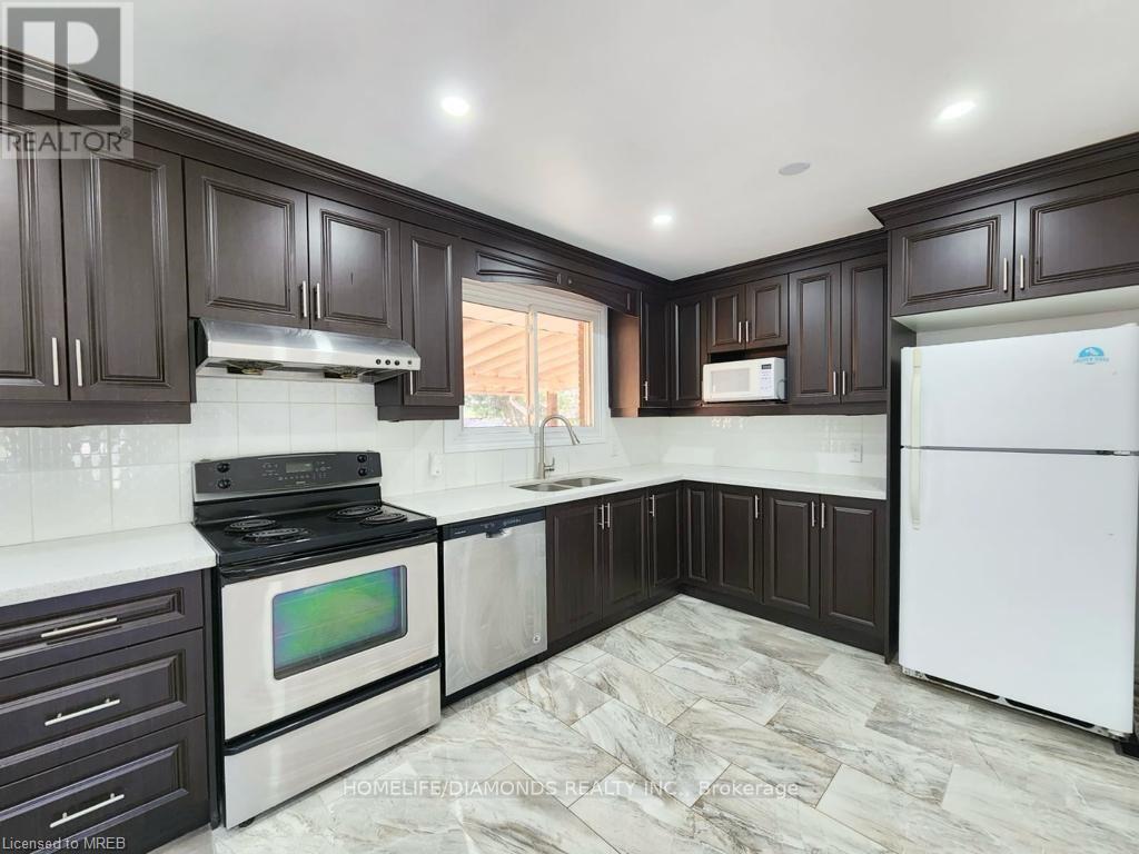 28 Marmac Drive, St. Catharines (Burleigh Hill), Ontario  L2T 2X3 - Photo 5 - X12784600