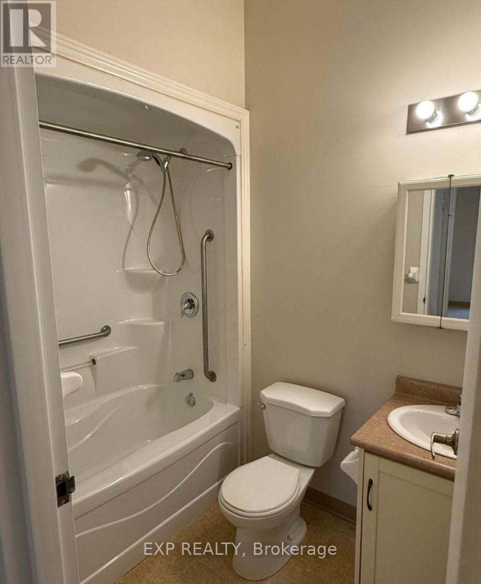 204 - 25 Winniett Street, Woodstock (Woodstock - North), Ontario  N4S 5Z4 - Photo 4 - X12784628