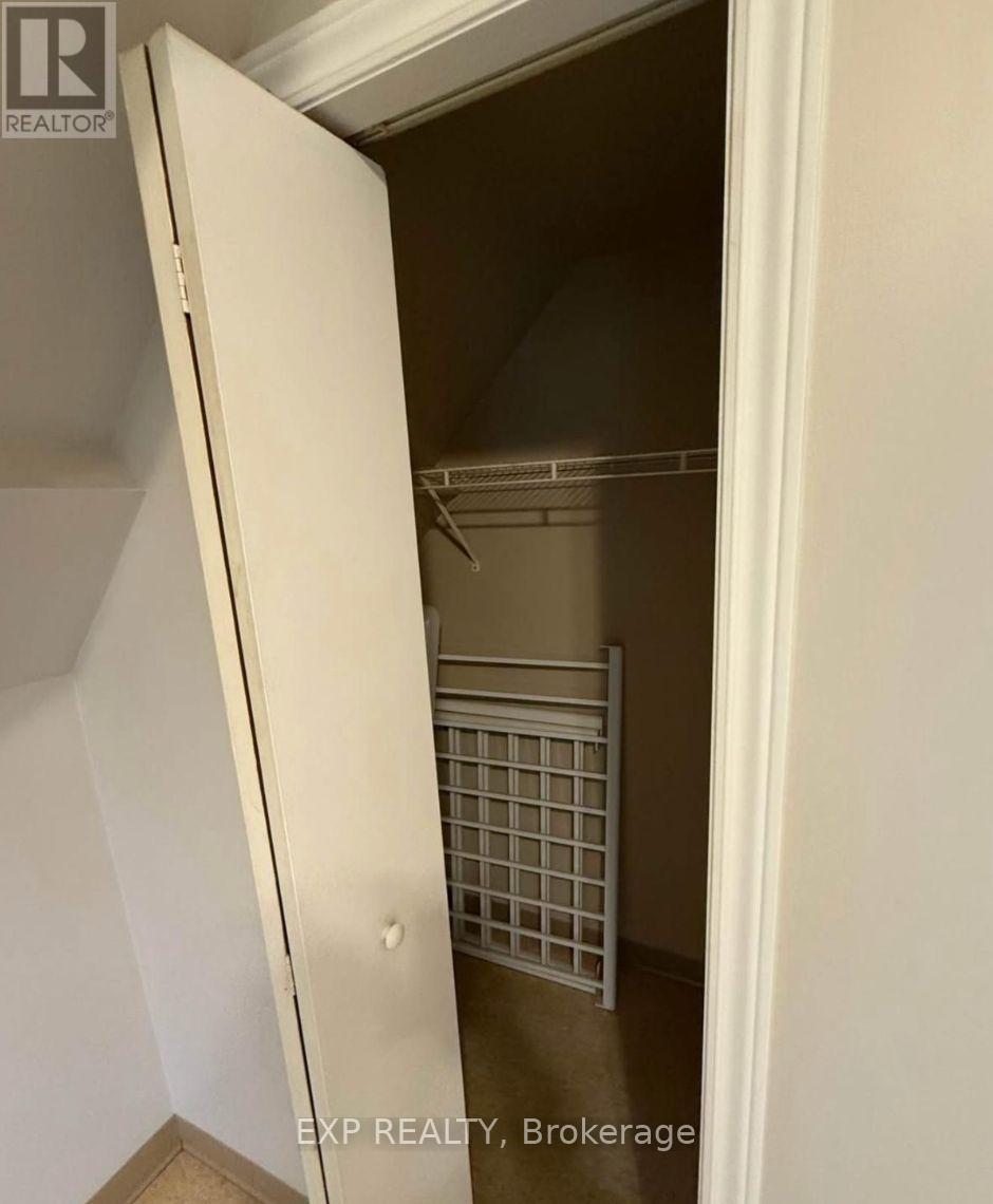 204 - 25 Winniett Street, Woodstock (Woodstock - North), Ontario  N4S 5Z4 - Photo 6 - X12784628