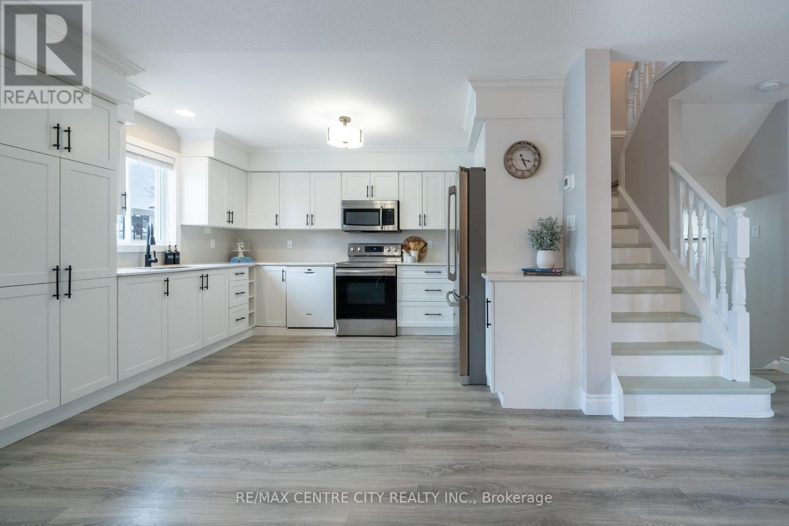 241 Parkview Drive, Strathroy-Caradoc, Ontario  N7G 4C1 - Photo 11 - X12784748