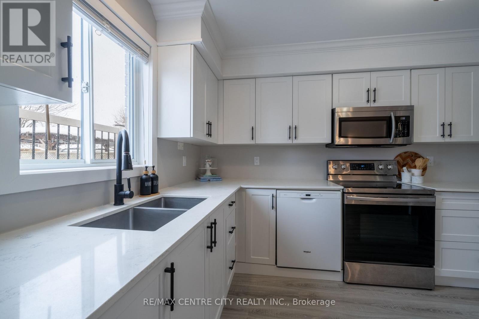 241 Parkview Drive, Strathroy-Caradoc, Ontario  N7G 4C1 - Photo 14 - X12784748