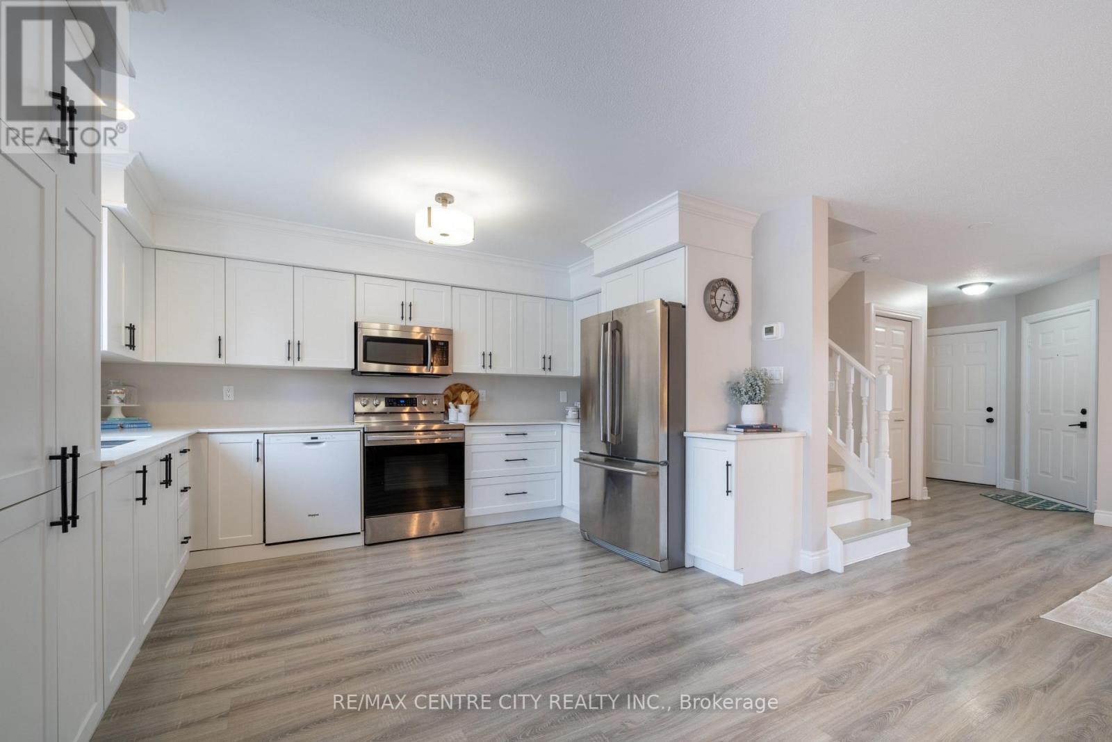 241 Parkview Drive, Strathroy-Caradoc, Ontario  N7G 4C1 - Photo 15 - X12784748