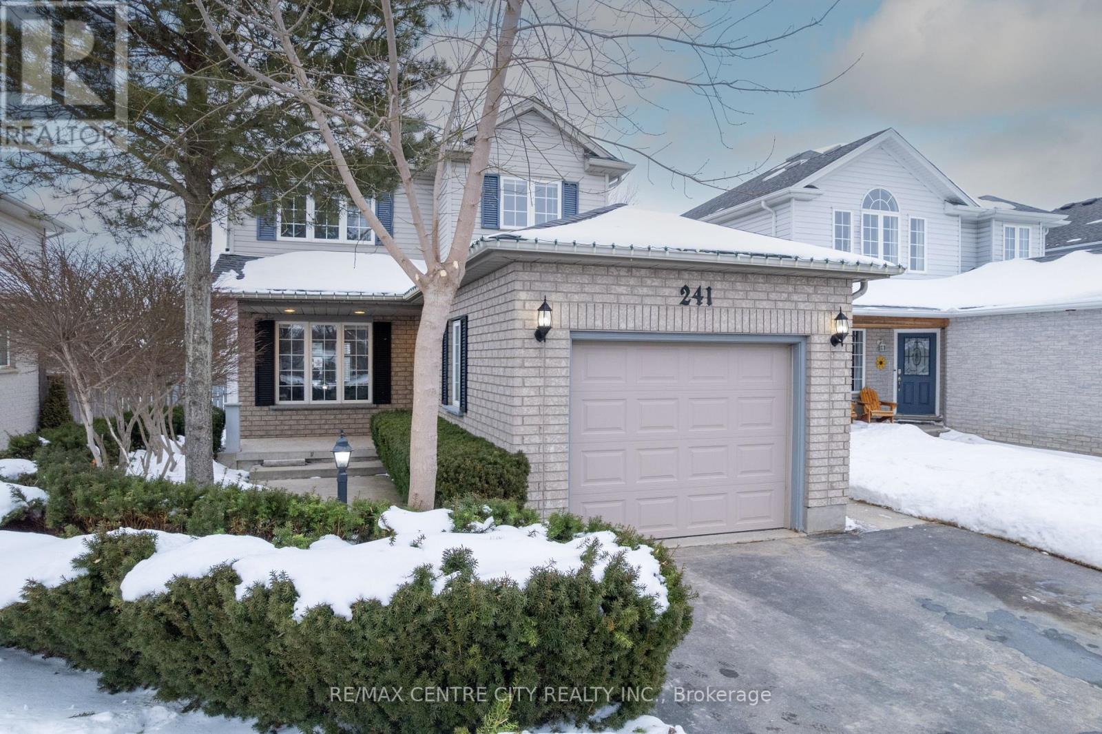 241 Parkview Drive, Strathroy-Caradoc, Ontario  N7G 4C1 - Photo 2 - X12784748