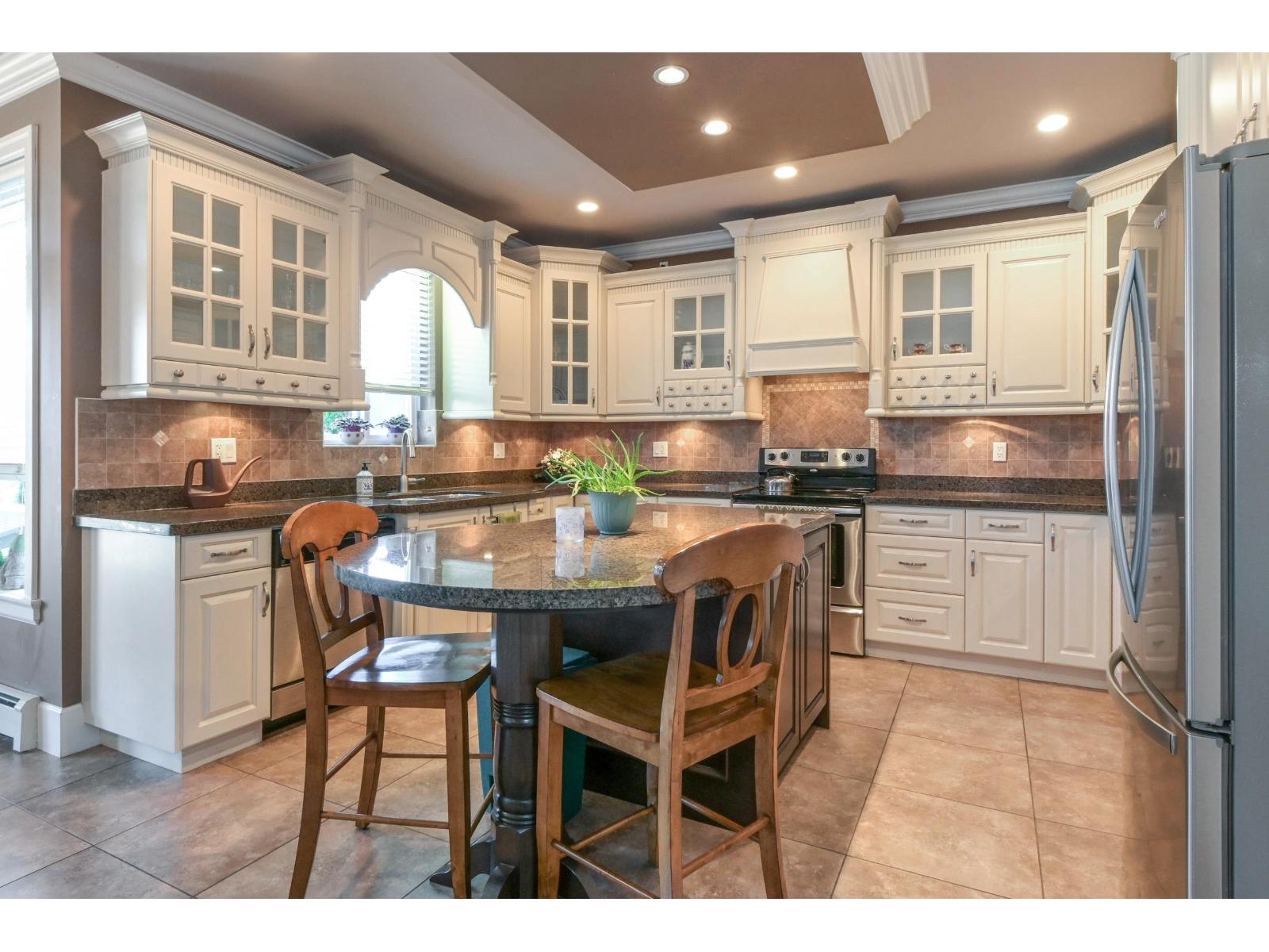 5448 189a Street, Surrey, British Columbia  V3S 6R4 - Photo 11 - R3089167