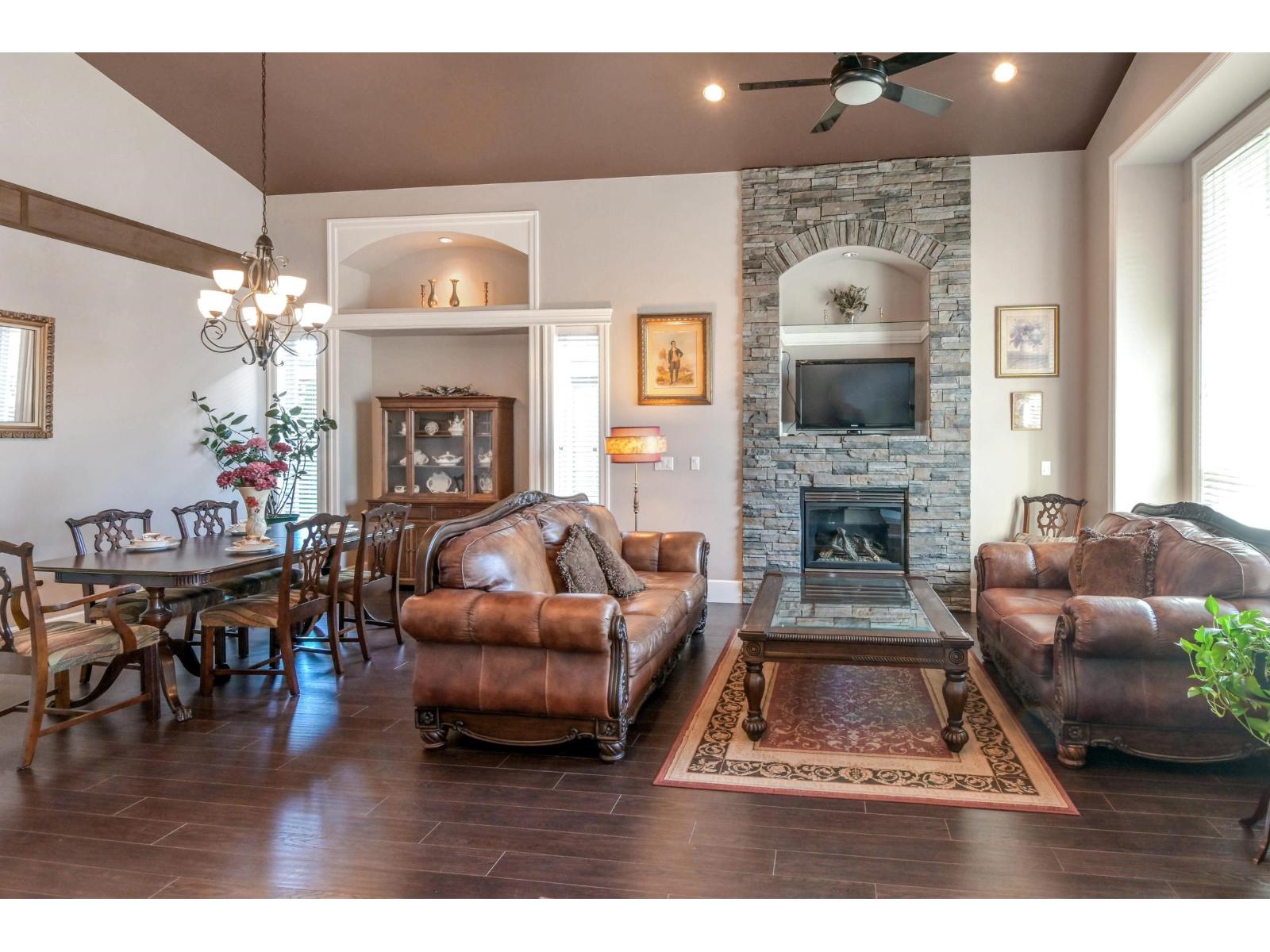 5448 189a Street, Surrey, British Columbia  V3S 6R4 - Photo 3 - R3089167