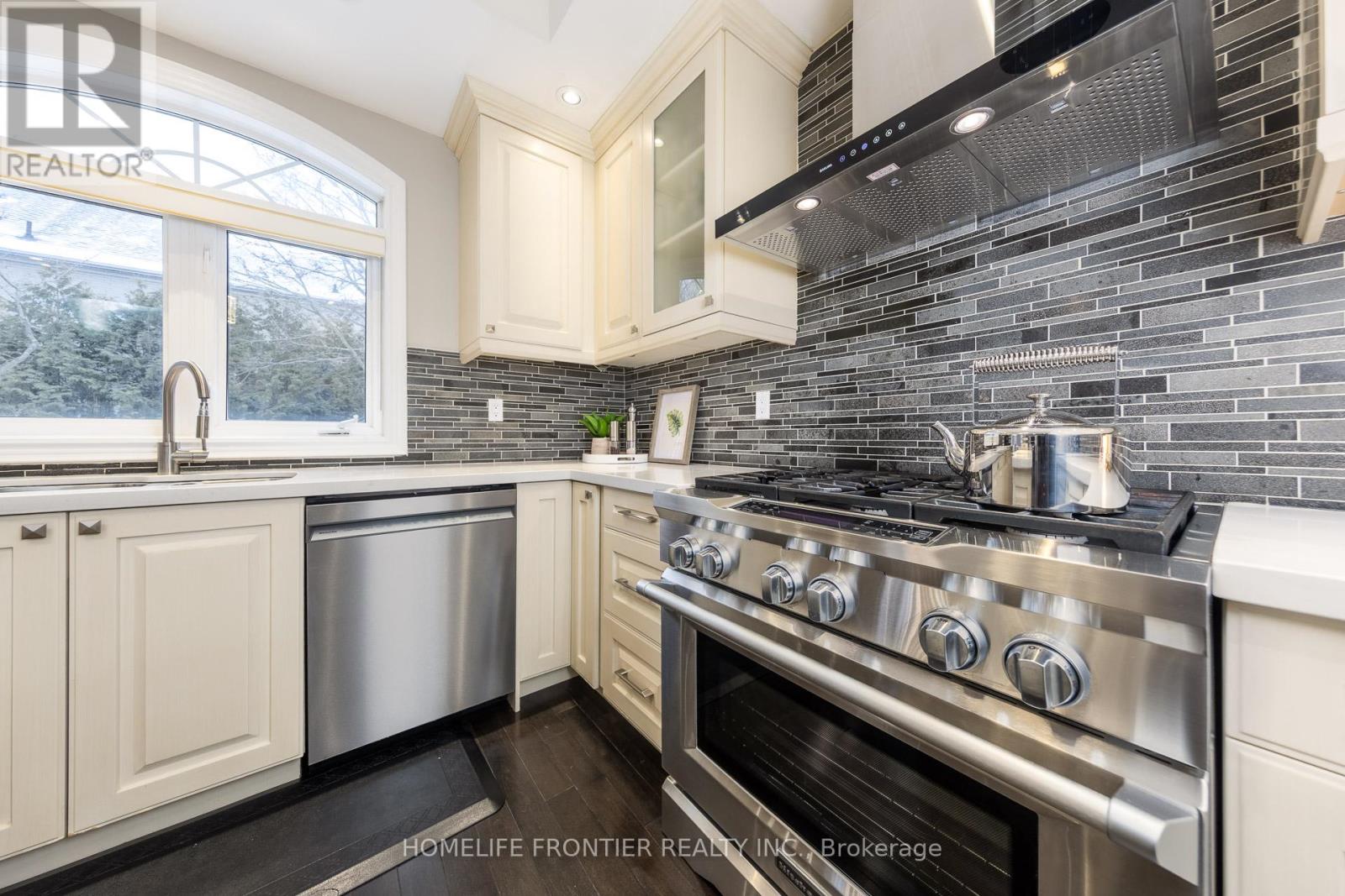 3 Brimwood Crescent, Richmond Hill, Ontario  L4B 4B4 - Photo 17 - N12783718