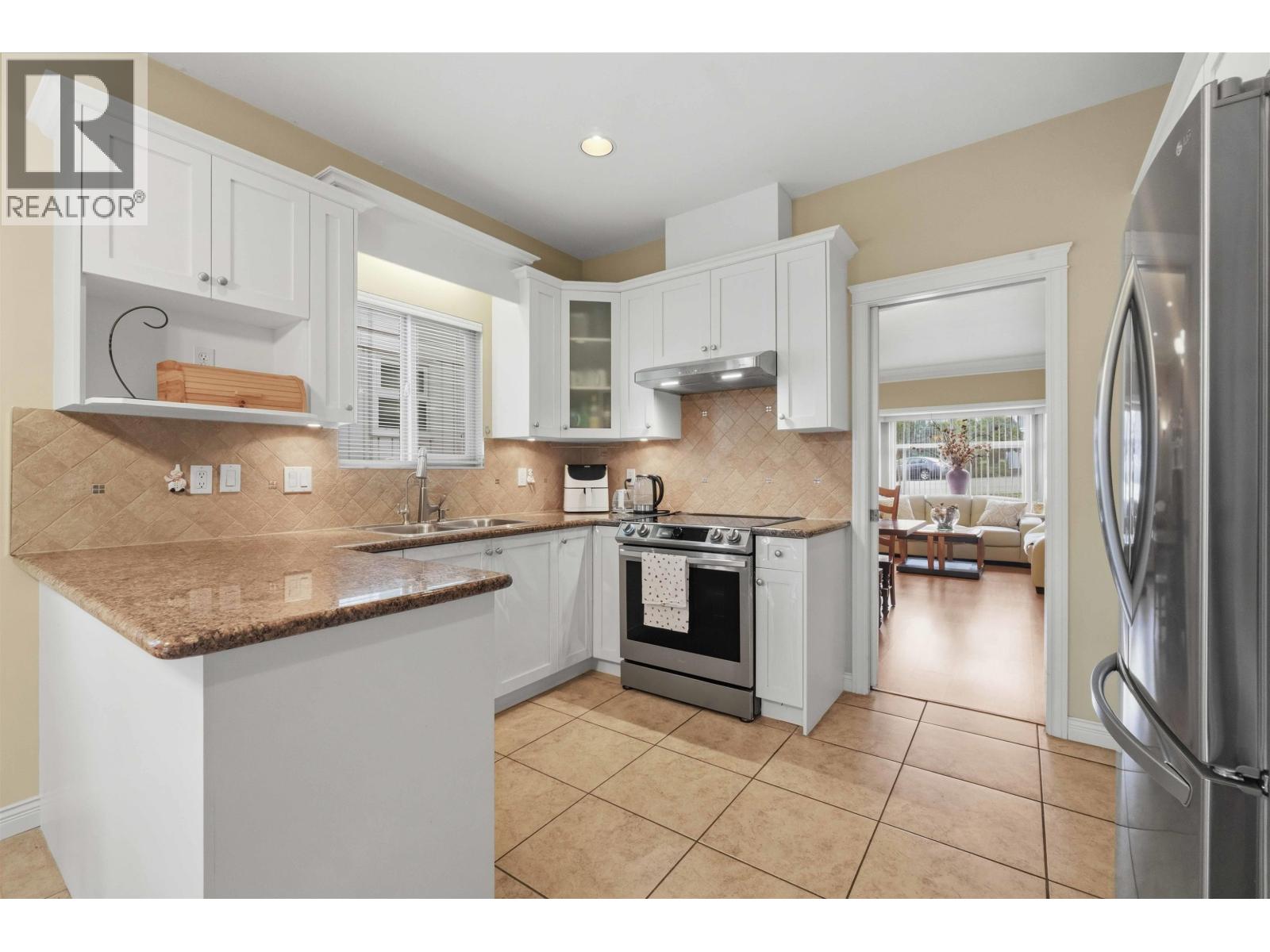 4553 Ellerton Court, Burnaby, British Columbia  V5H 1E1 - Photo 11 - R3089452