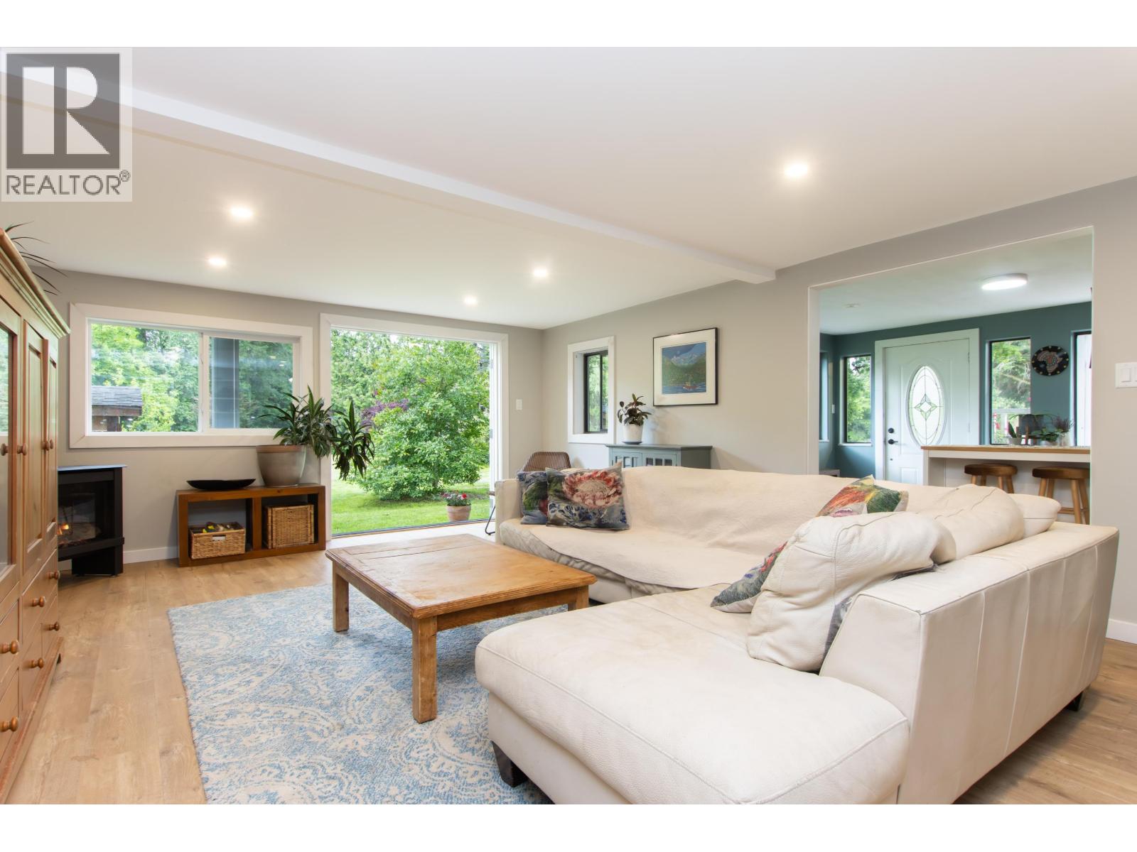 1155 Judd Road, Squamish, British Columbia  V0N 1H0 - Photo 1 - R3089456