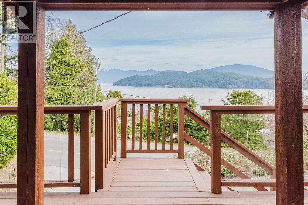 591 GIBSONS WAY, Gibsons, British Columbia