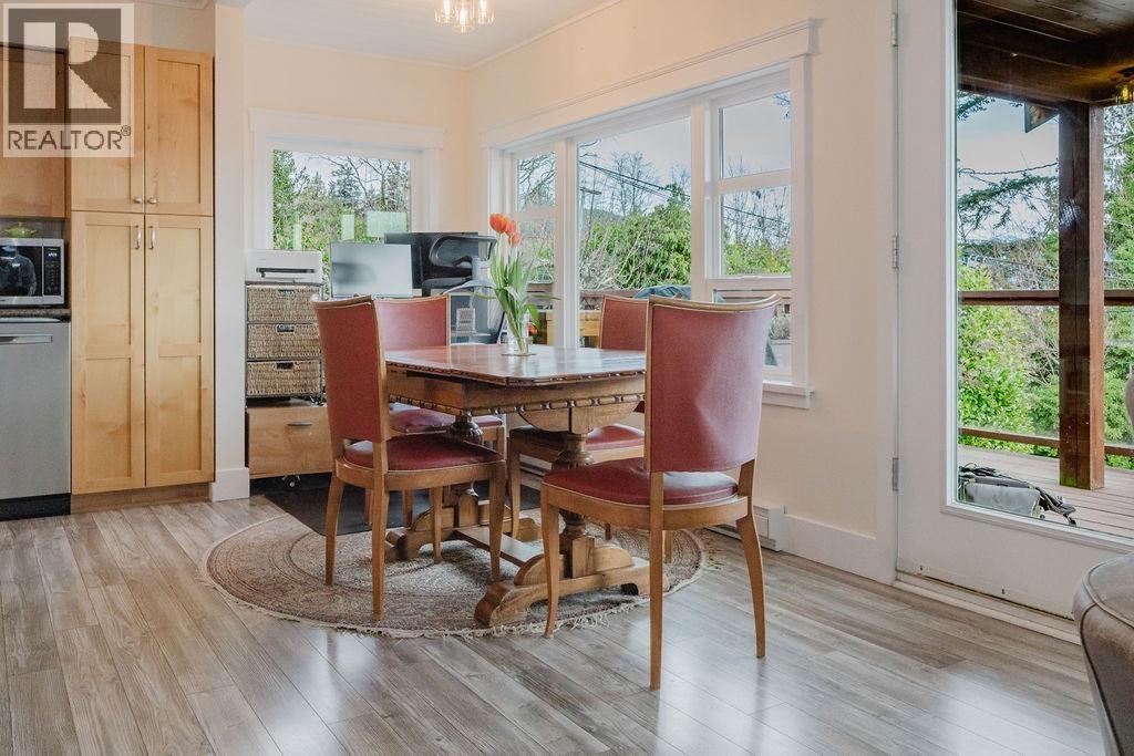 591 Gibsons Way, Gibsons, British Columbia  V0N 1V9 - Photo 14 - R3089473