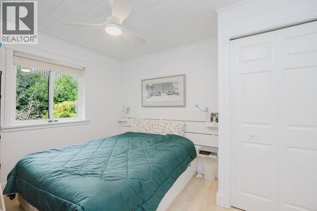 591 Gibsons Way, Gibsons, British Columbia  V0N 1V9 - Photo 19 - R3089473