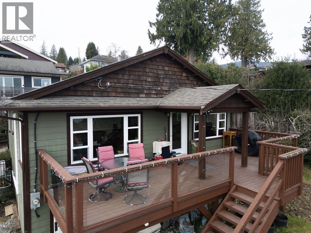 591 Gibsons Way, Gibsons, British Columbia  V0N 1V9 - Photo 29 - R3089473