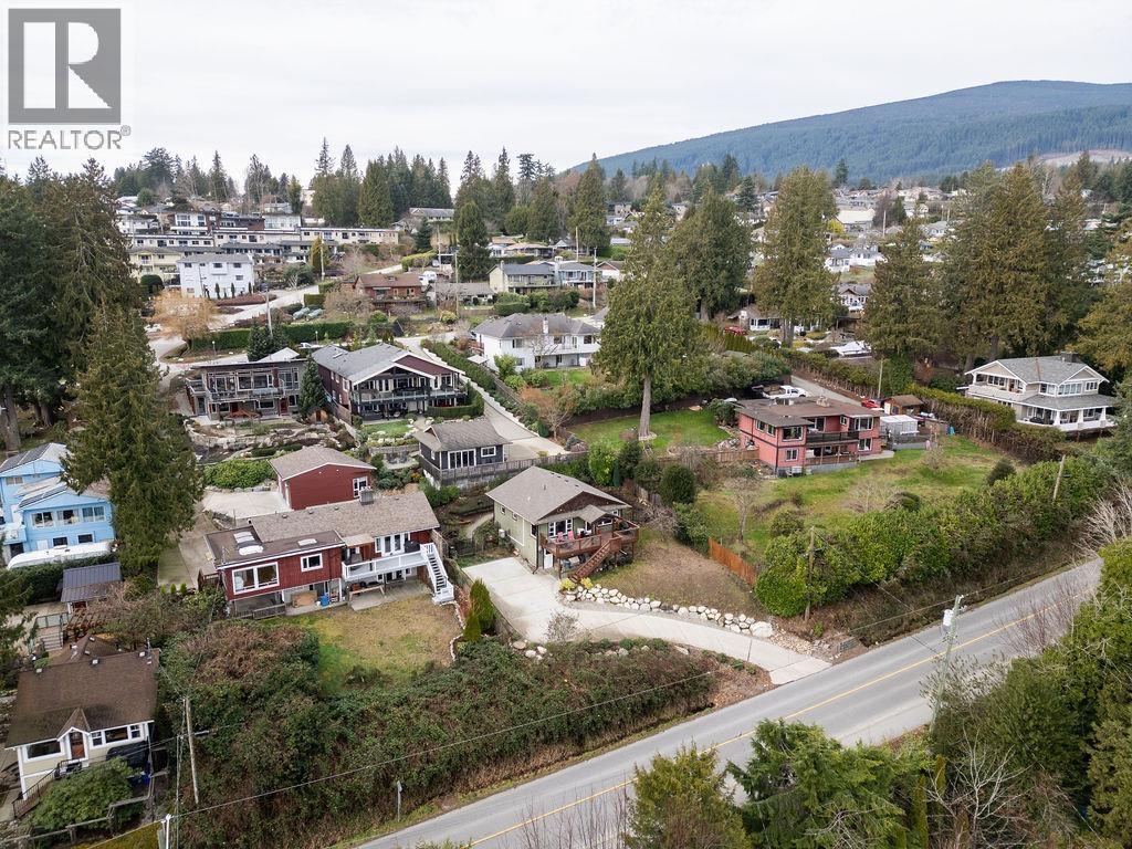 591 Gibsons Way, Gibsons, British Columbia  V0N 1V9 - Photo 30 - R3089473