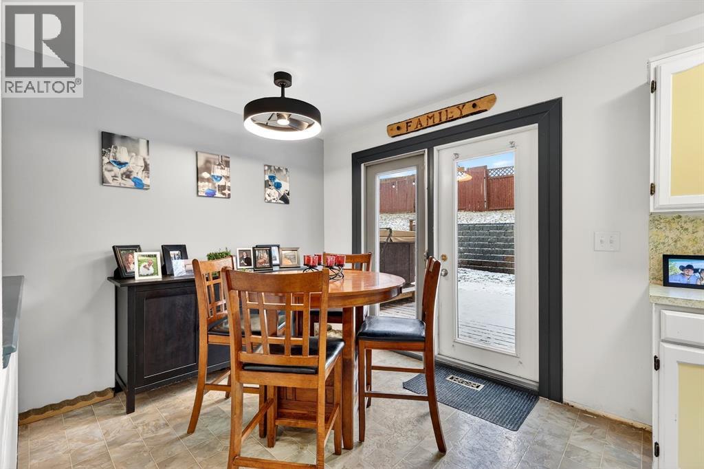 941 Ranchview Crescent Nw, Calgary, Alberta  T3G 1A4 - Photo 4 - A2281352