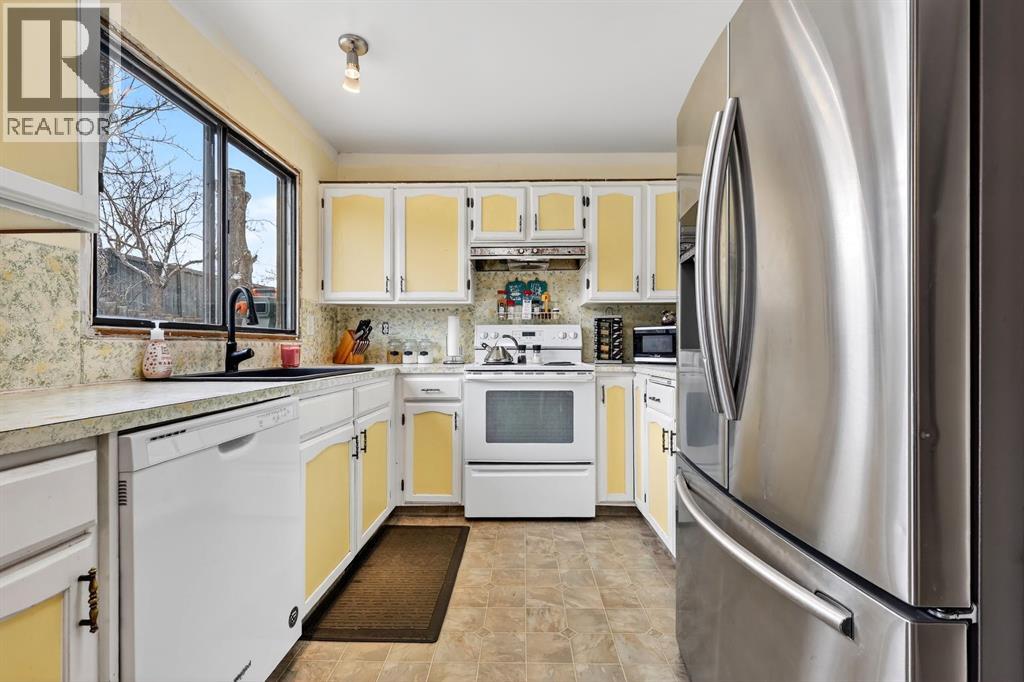 941 Ranchview Crescent Nw, Calgary, Alberta  T3G 1A4 - Photo 5 - A2281352