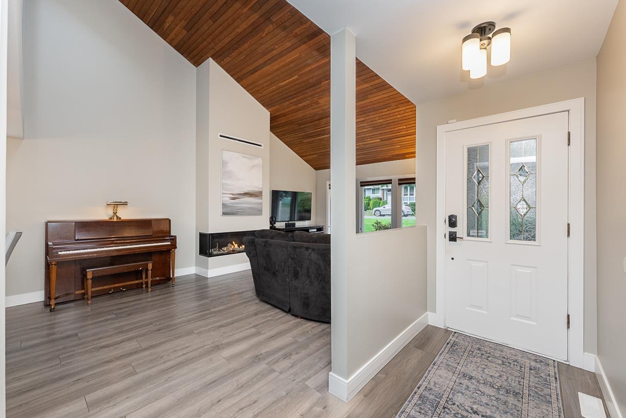 6015 Sunwood Drive, Delta, British Columbia  V4E 2Y7 - Photo 3 - R3089332