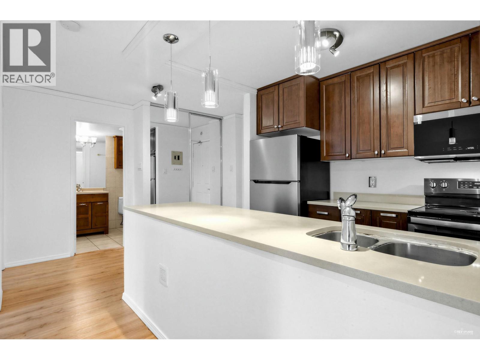 707 2008 FULLERTON AVENUE, North Vancouver, British Columbia