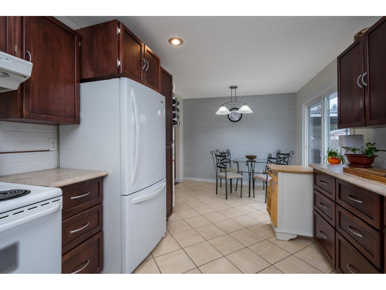 27056 28a Avenue, Langley, British Columbia  V4W 3A4 - Photo 9 - R3089474