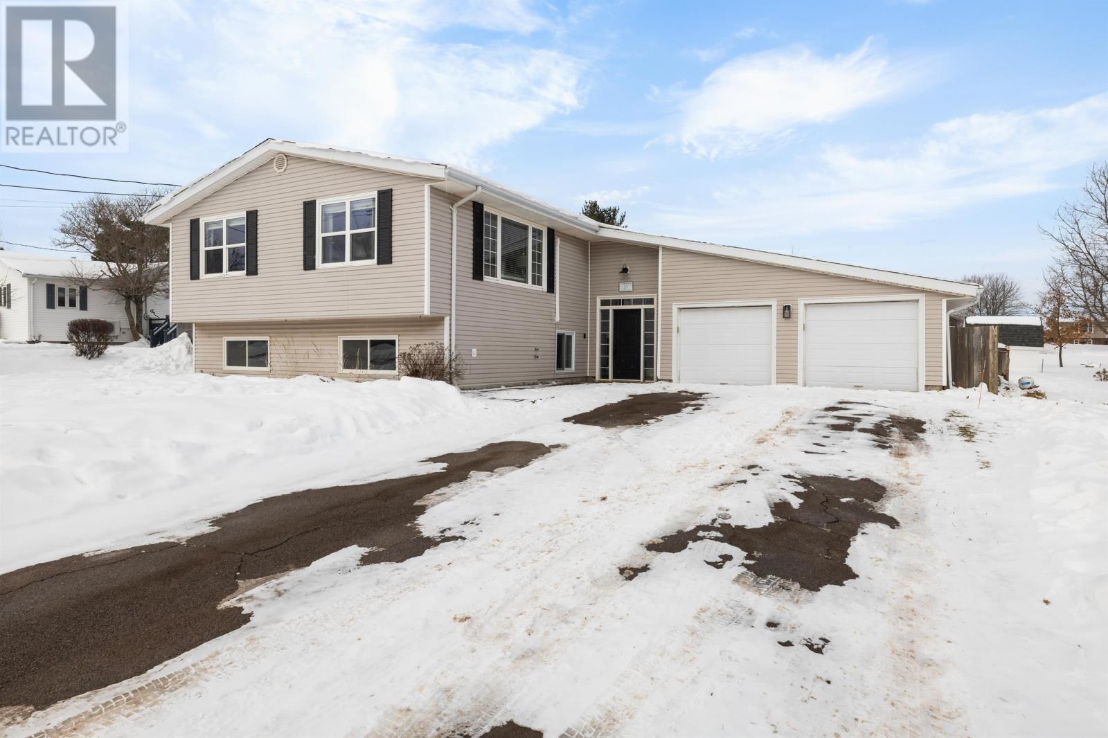 27 Queens Road, Cornwall, Prince Edward Island  C0A 1H8 - Photo 2 - 202602671