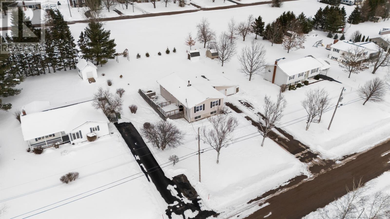 27 Queens Road, Cornwall, Prince Edward Island  C0A 1H8 - Photo 3 - 202602671