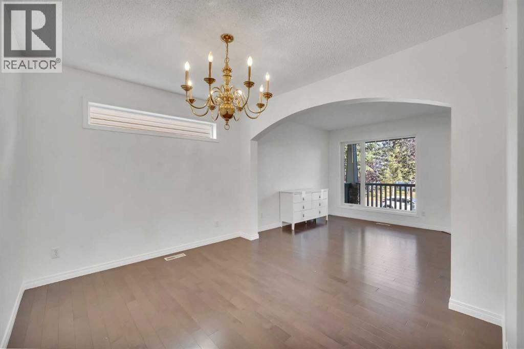 338 Panamount Drive Nw, Calgary, Alberta  T3K 5M1 - Photo 8 - A2265519