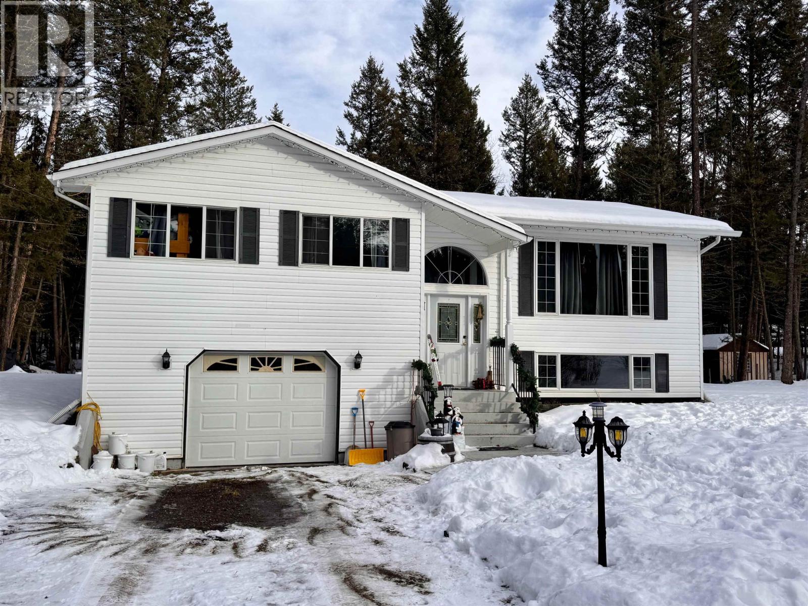 4983 Smith Road, 108 Mile Ranch, British Columbia  V0K 2Z0 - Photo 3 - R3074401