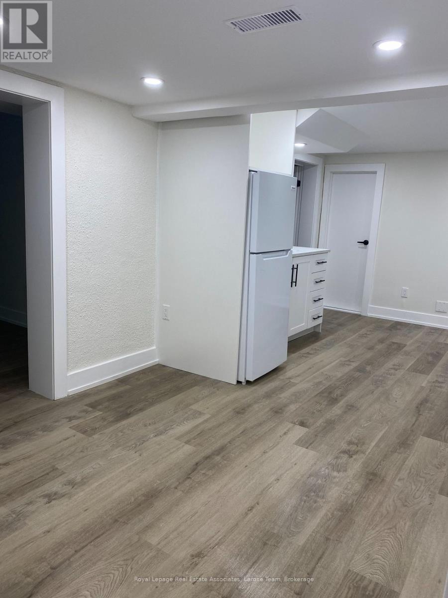 66 Minnewawa Road, Mississauga, Ontario  L5G 1C7 - Photo 13 - W12784070