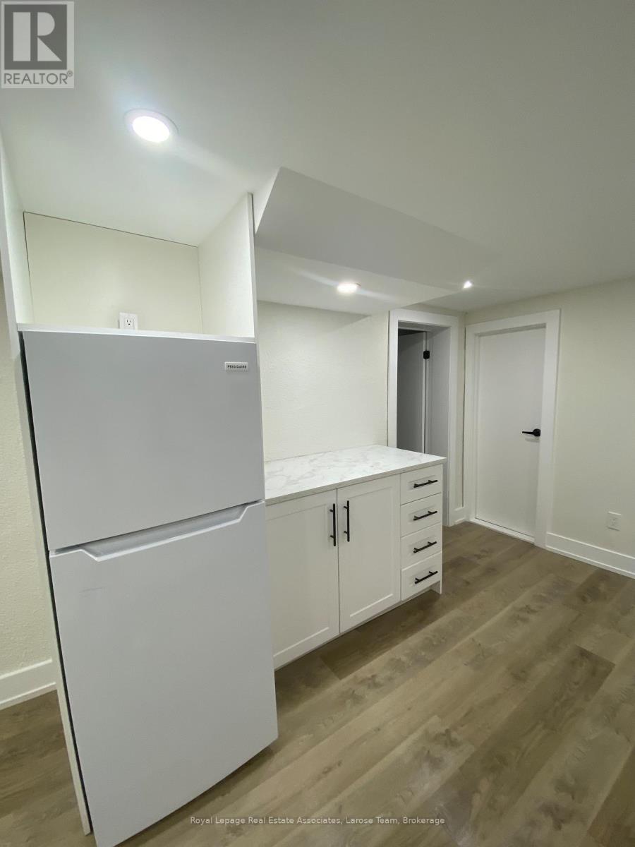 66 Minnewawa Road, Mississauga, Ontario  L5G 1C7 - Photo 15 - W12784070