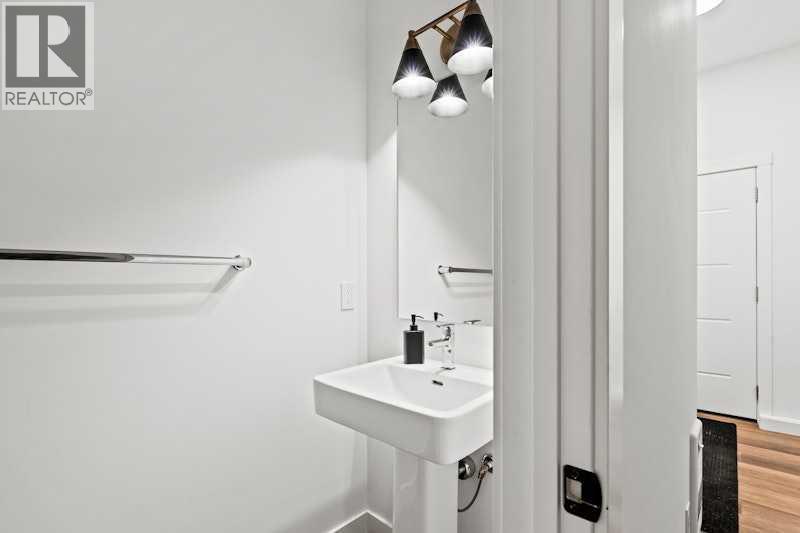 235 Sovereign Common Sw, Calgary, Alberta  T3C 3Y3 - Photo 5 - A2283602