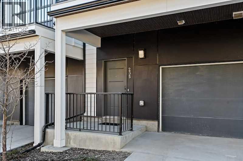 235 Sovereign Common Sw, Calgary, Alberta  T3C 3Y3 - Photo 3 - A2283602